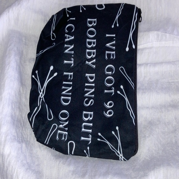 Cosmetic Case NWOT Make up Pouch Unbranded Black & White - Picture 13 of 15